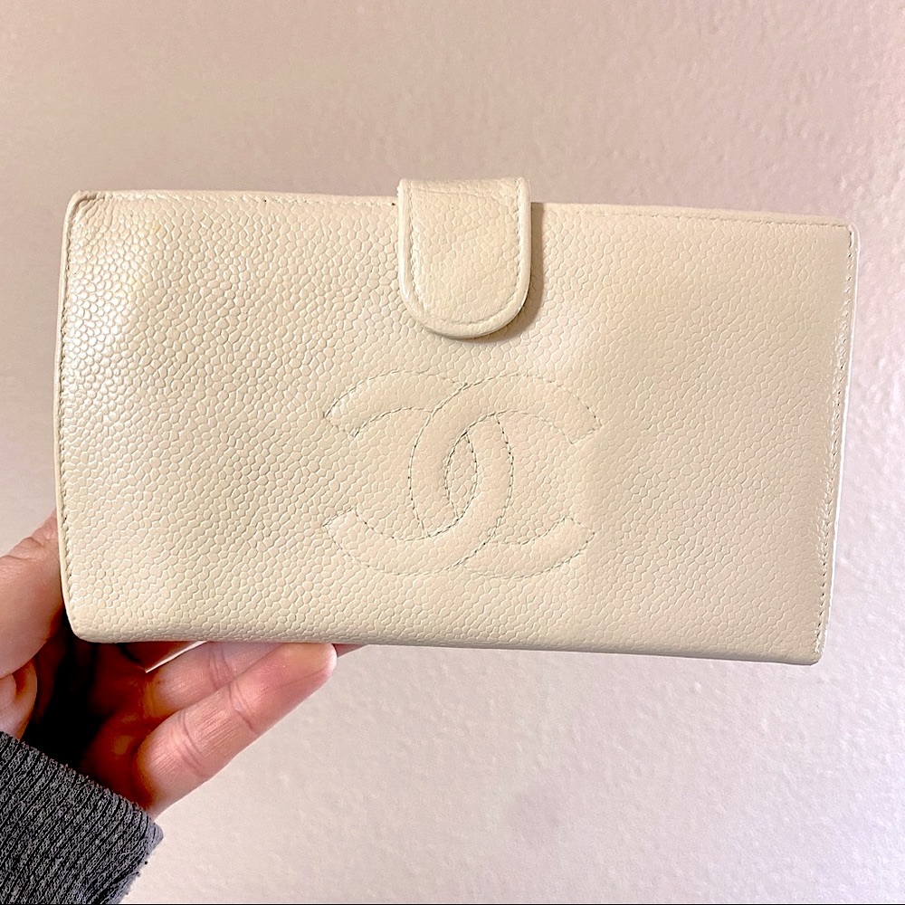 🔒SOLD Chanel Vintage Caviar Leather Bifold Wallet